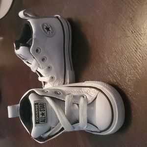 Infants size 4 leather high top chuck Taylor converse shoes